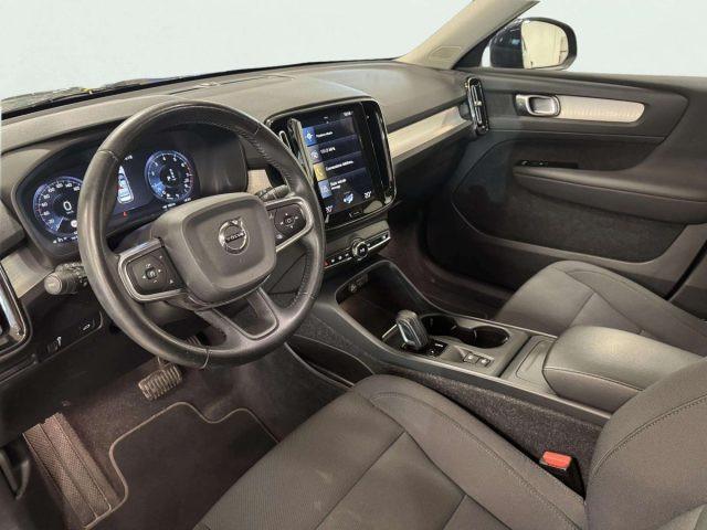 VOLVO XC40 T2 MOMENTUM CORE AUTOMATICA