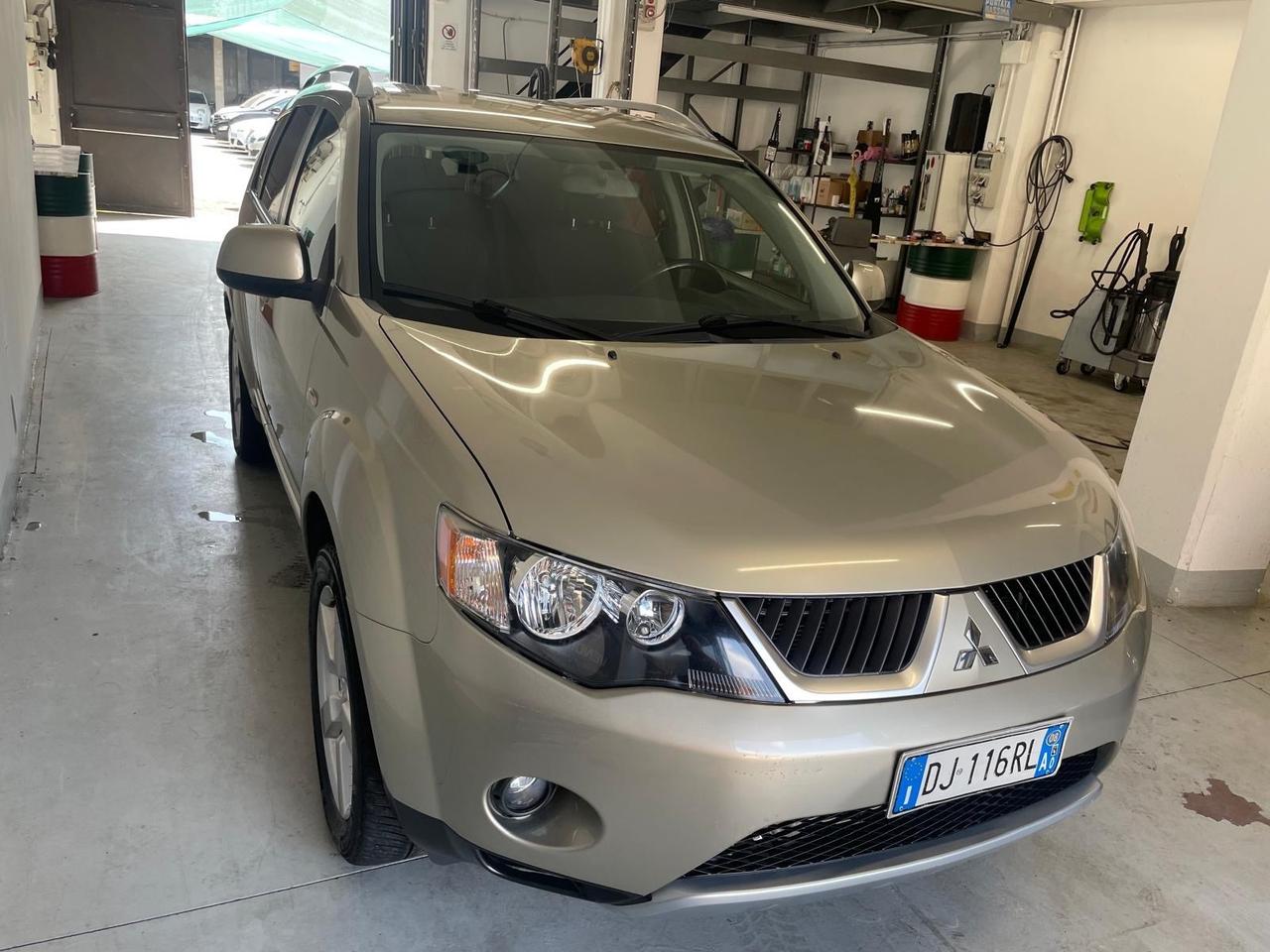 Mitsubishi Outlander 7 POSTI GANCIO TRAINO
