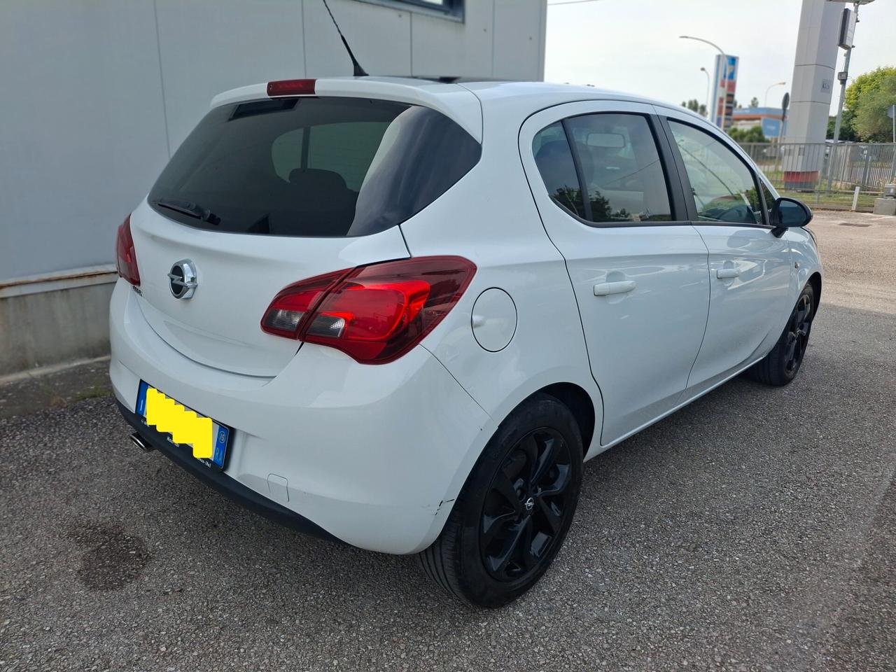 Opel Corsa 1.4. GPL,5 porte b-Color