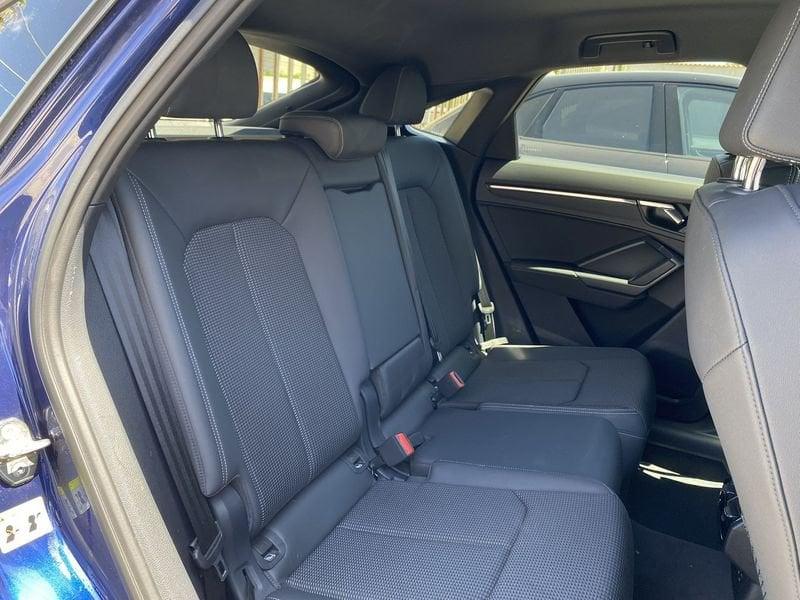 Audi Q3 SPB S Line interno ed esterno 2.0 TDI 150CV S-Tronic 35