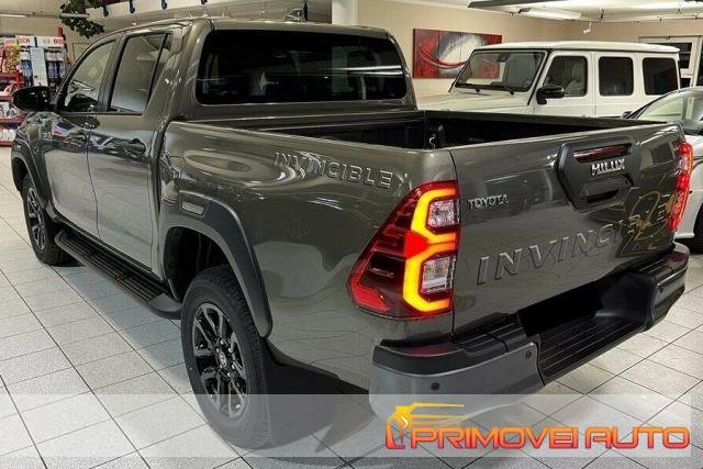 TOYOTA Hilux 2.8 D A/T 4WD 4 porte Double Cab Invincible