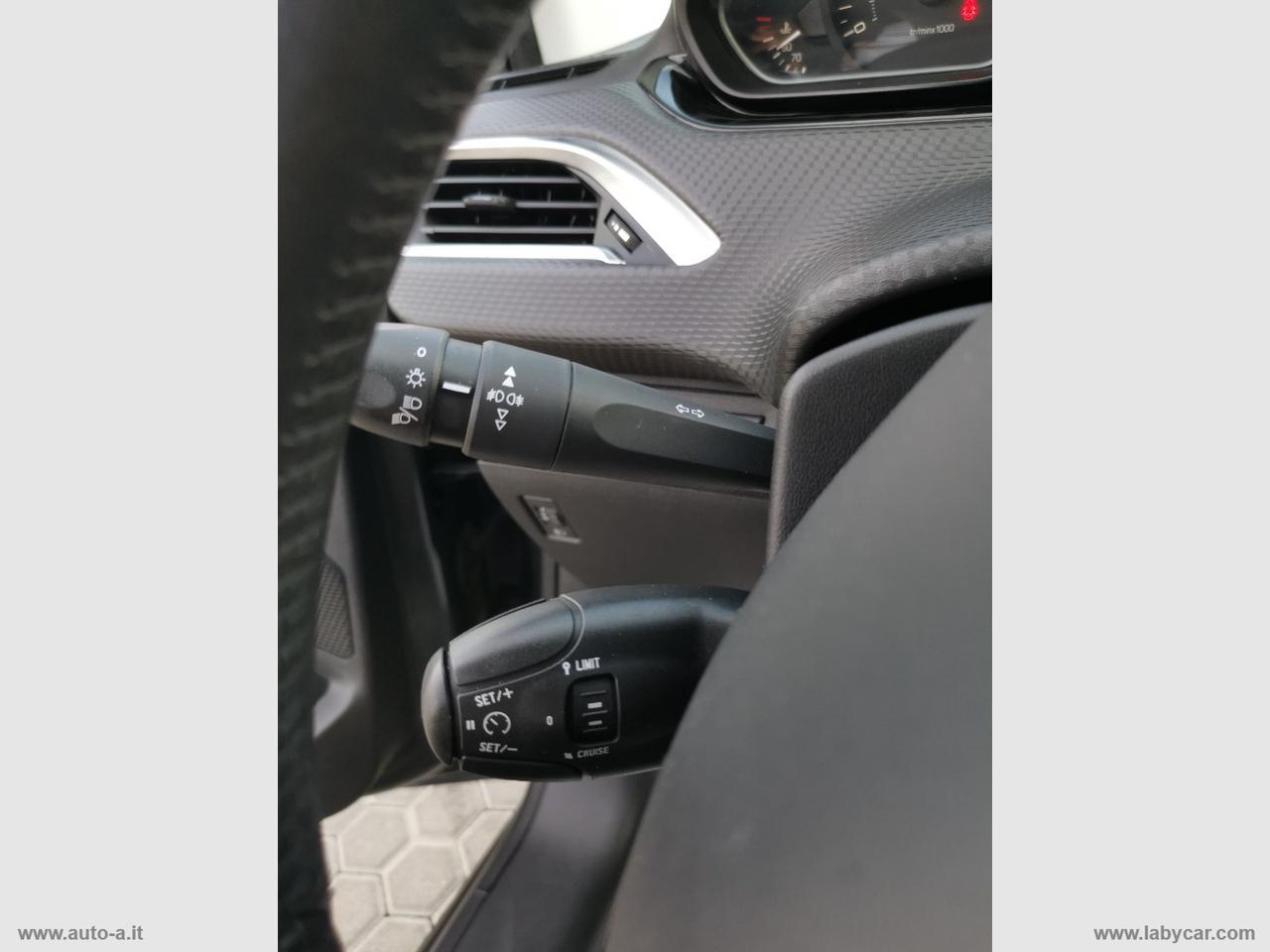 PEUGEOT 208 PureTech 82 5p. Style