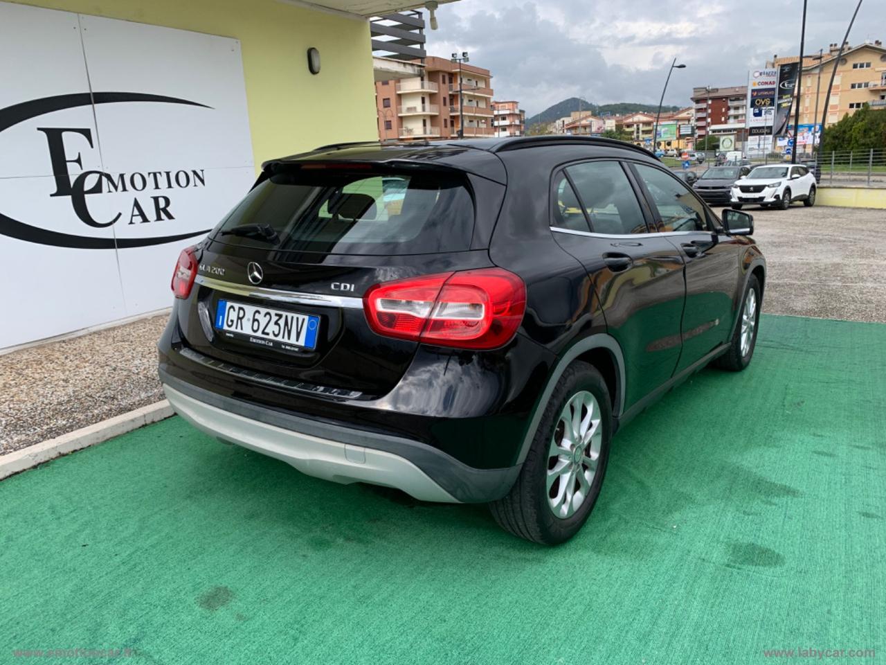 MERCEDES-BENZ GLA 200 CDI Premium - 2015