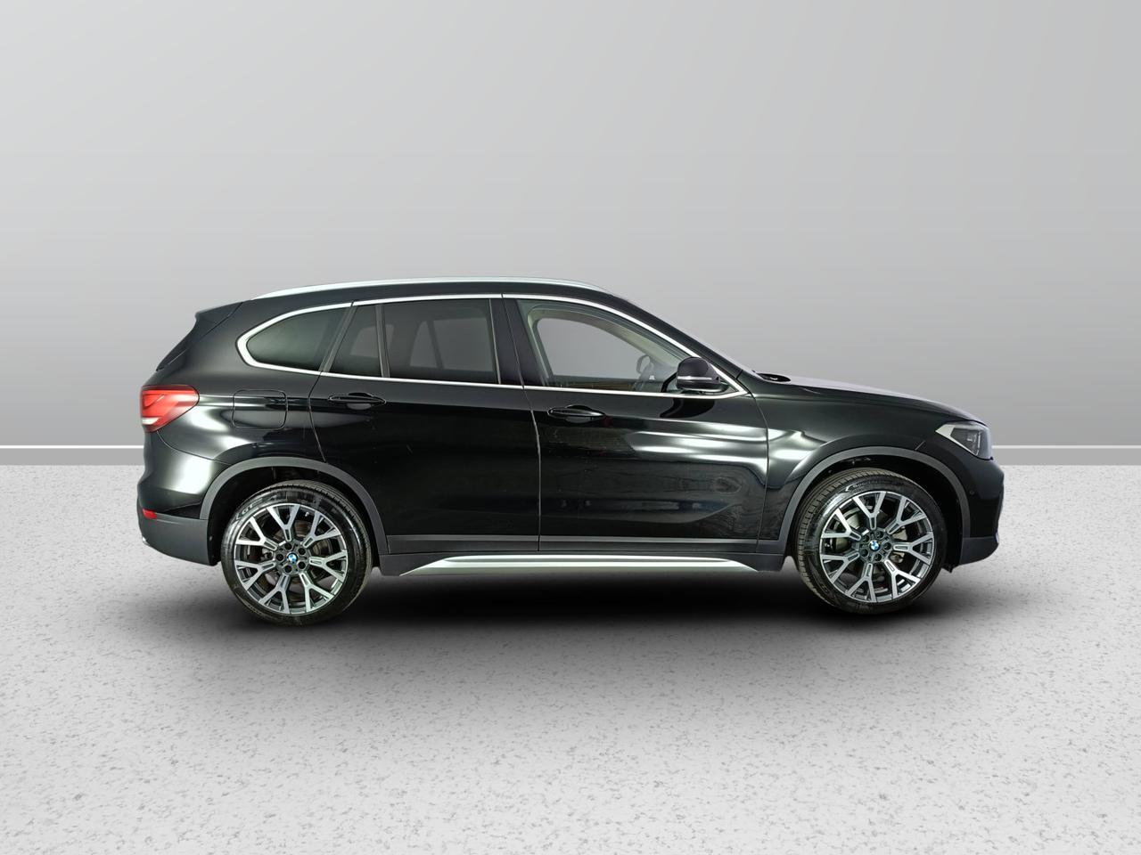 BMW X1 F48 2019 - X1 sdrive18d xLine