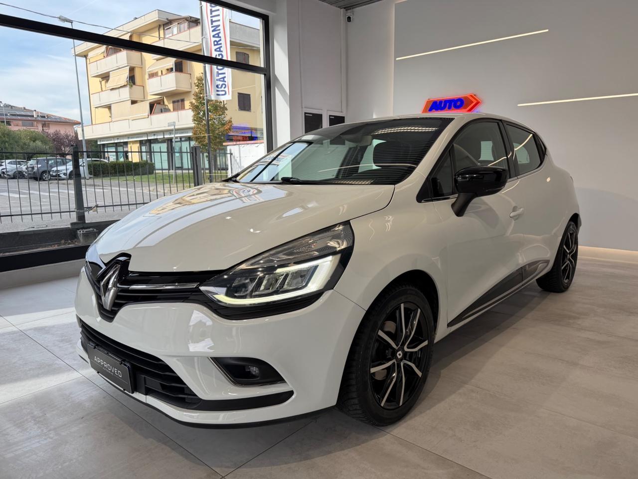 Renault Clio TCe 12V 90 CV 5 porte Moschino Intens