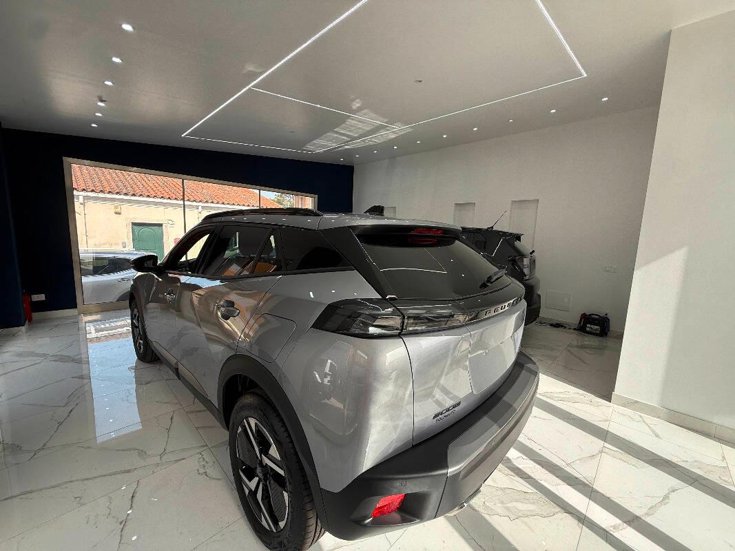 Peugeot 2008 PEUGEOUT 2008 1.2 hybrid Allure 145cv e-dcs6
