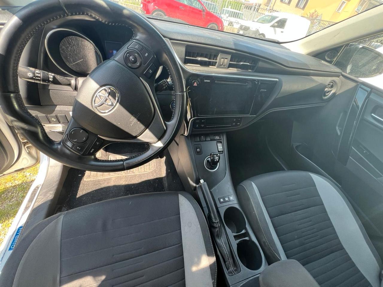 Toyota Auris Touring Sports 1.8 Hybrid Lounge