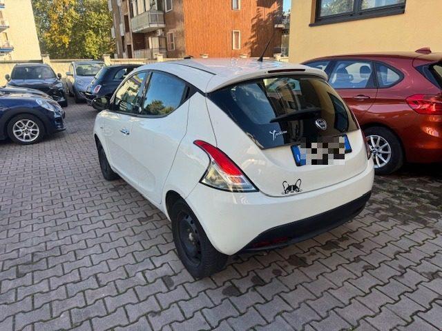 LANCIA Ypsilon 1.2 69 CV 5 porte GPL Ecochic Silver