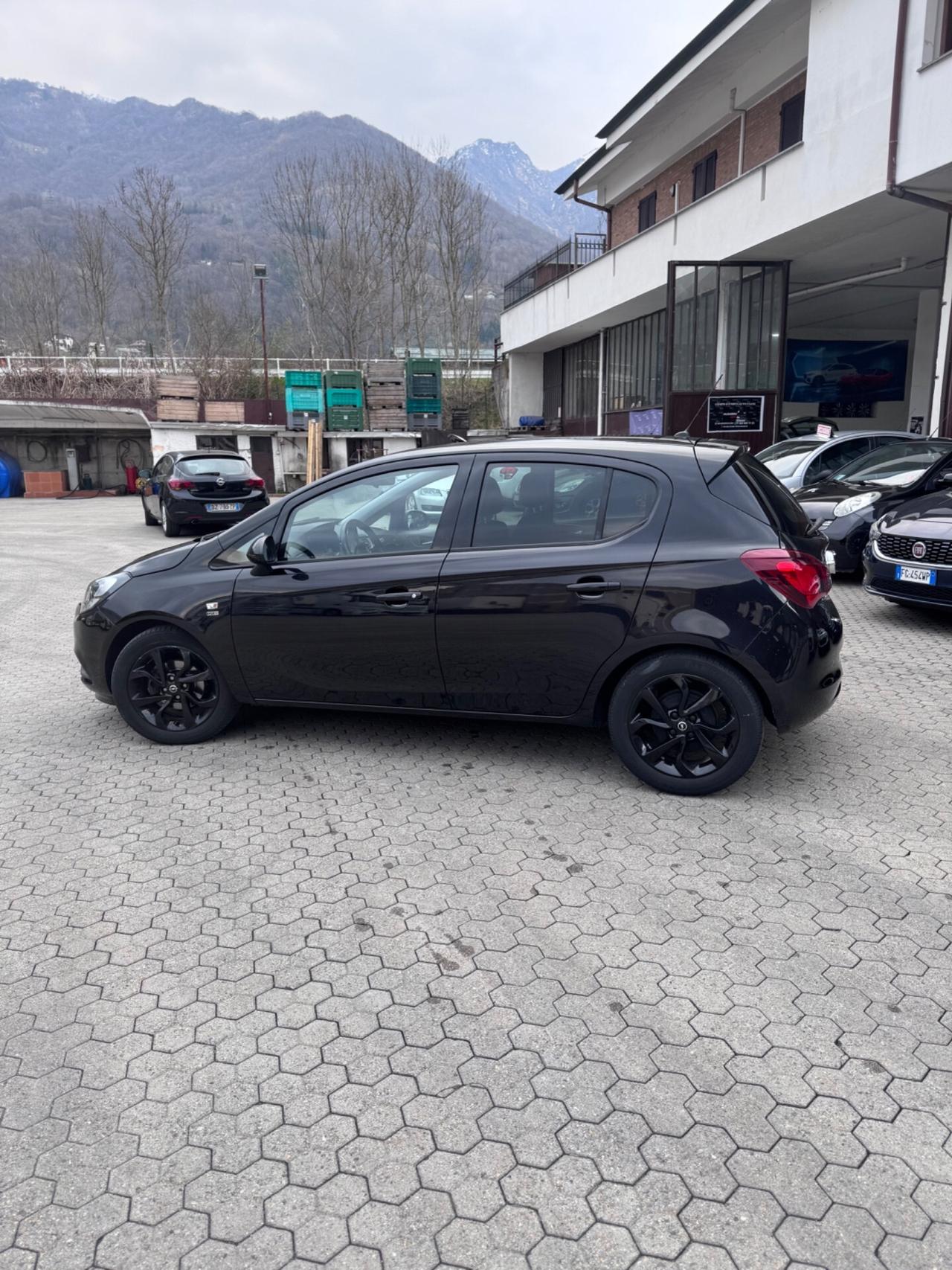 Opel Corsa 1.2 5 porte Black Edition