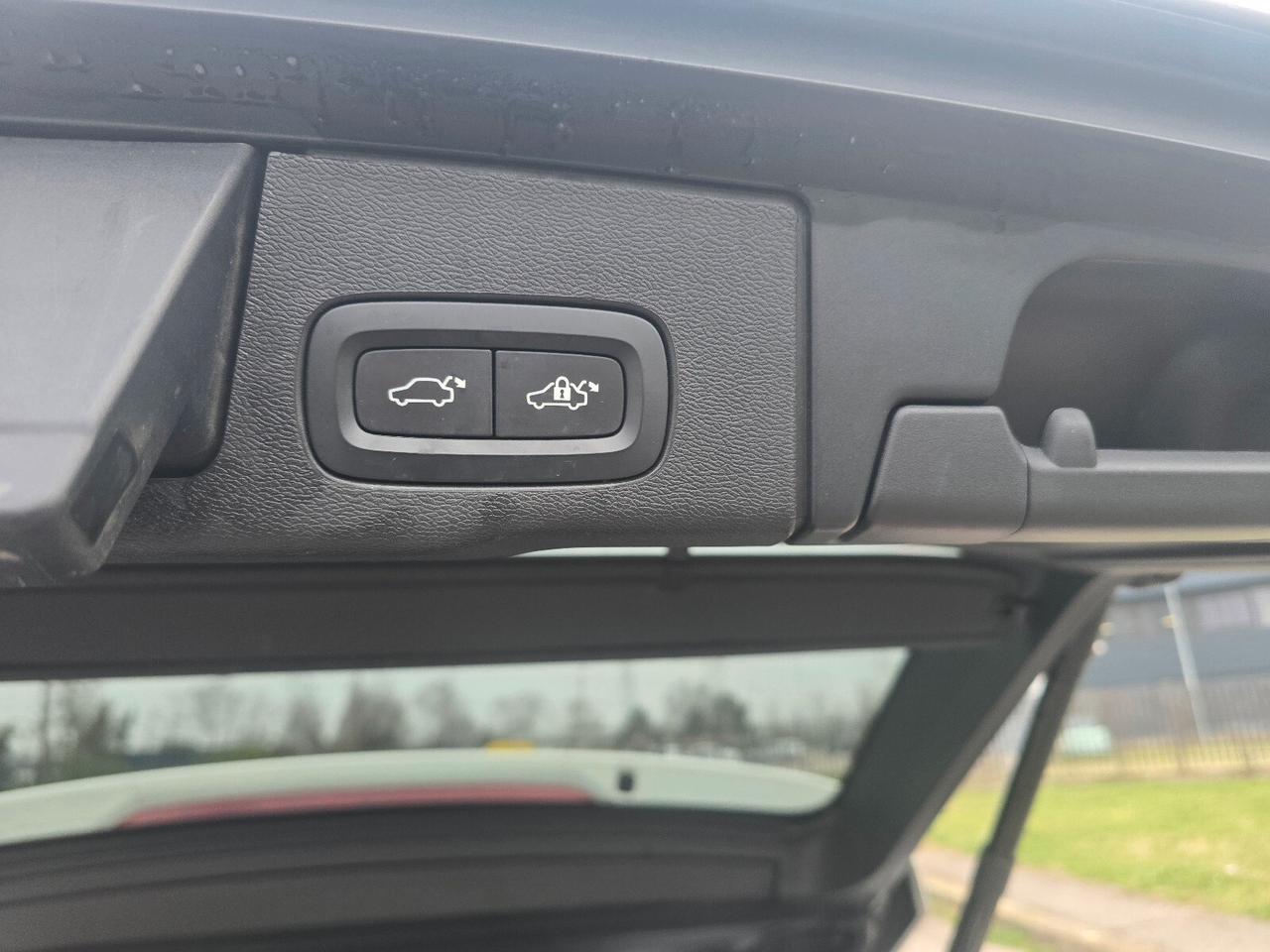 Volvo XC 60 XC60 B4 (d) AWD Geartronic Momentum