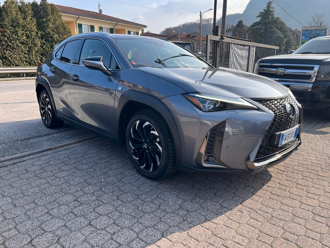 Lexus UX 250h F SPORT