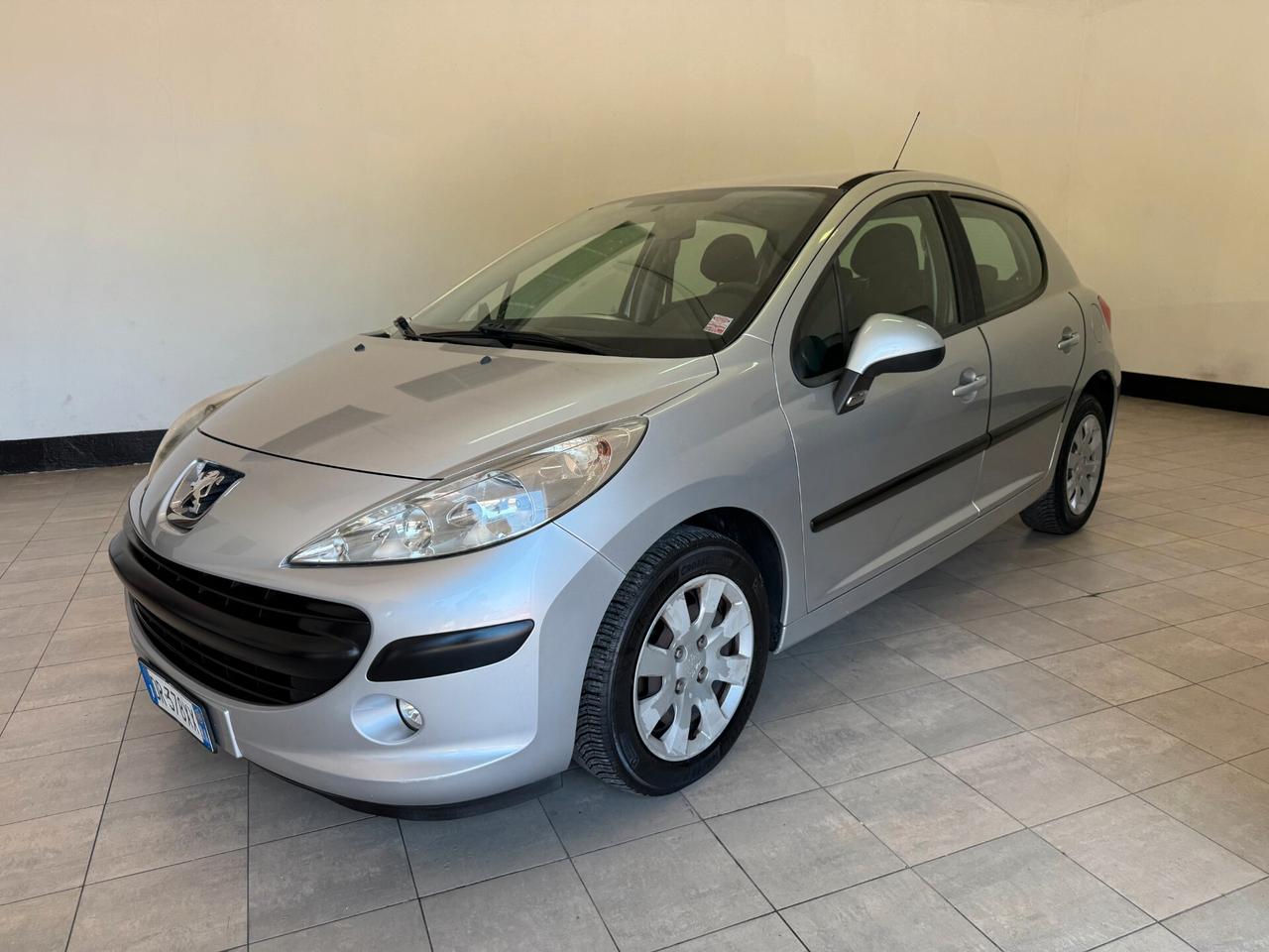 Peugeot 207 1.4 8V 75CV 5p. ONE Line OK NEOPATENTATI