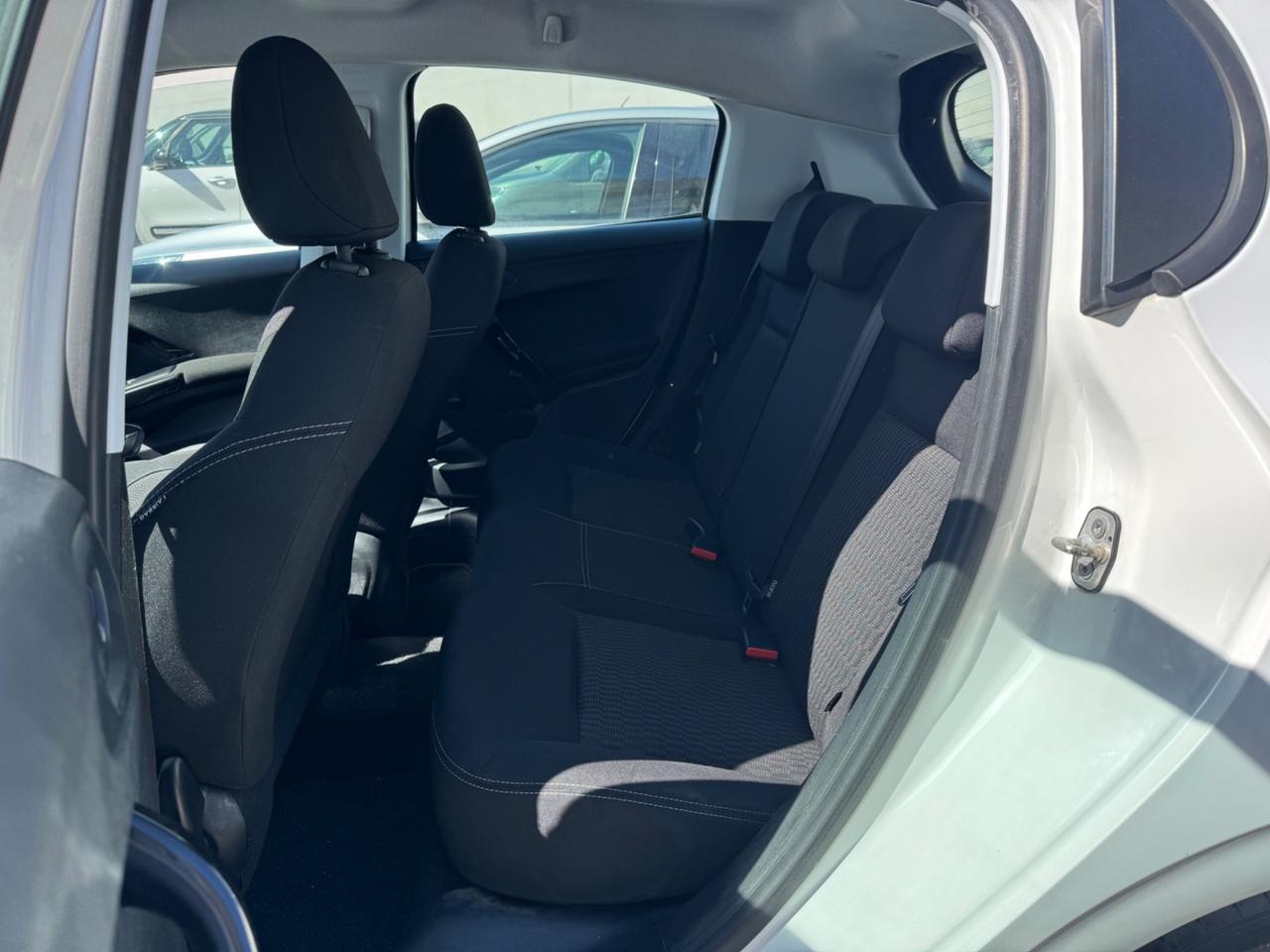 Peugeot 208 1.6 DIESEL 75CV 2015