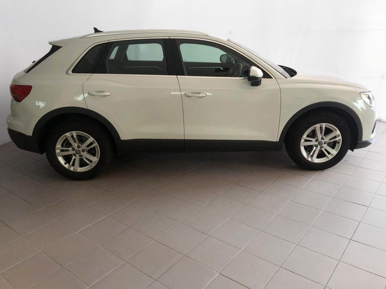 Audi Q3 35 TDI S tronic Business