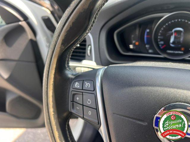 VOLVO V40 D4 Geartronic R-design Momentum