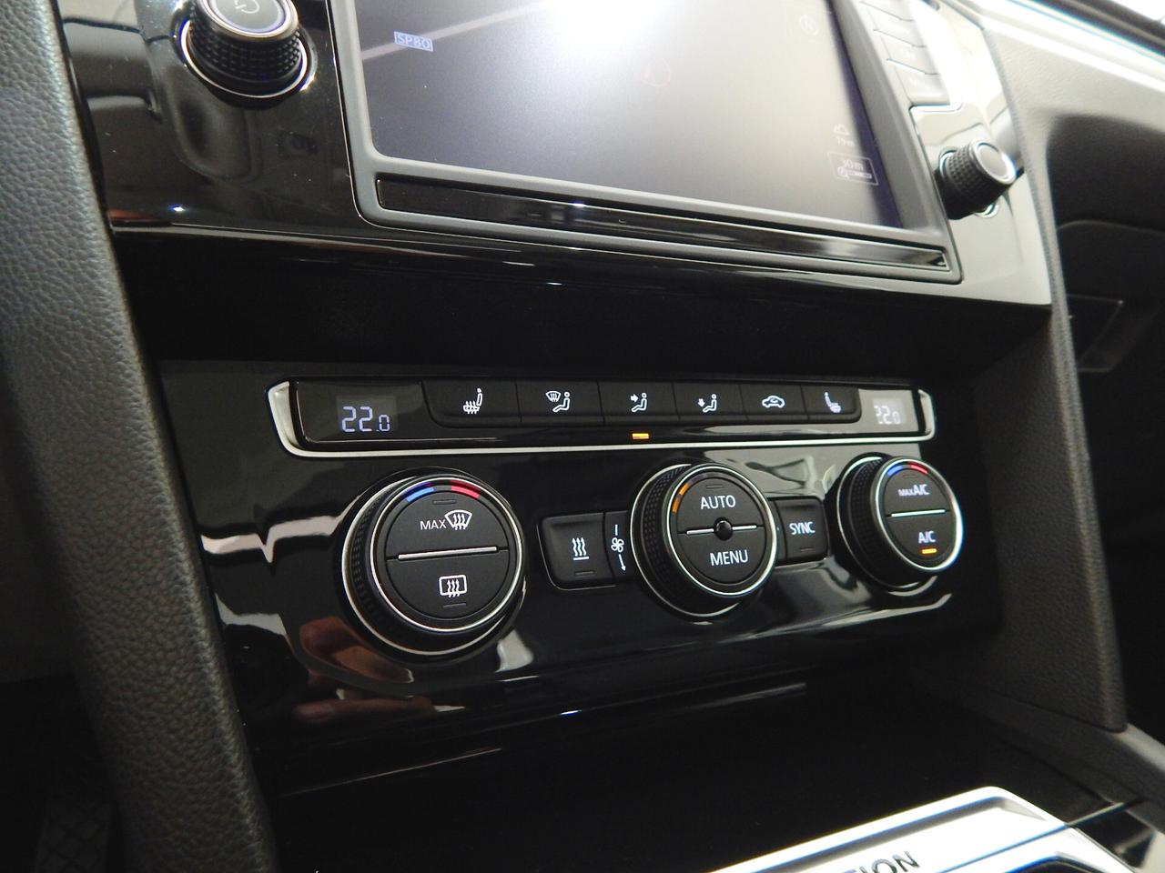 Volkswagen Passat Variant 2.0 TDI Highline 4motion 190cv DSG TETTO-NAVI-PELLE-LED
