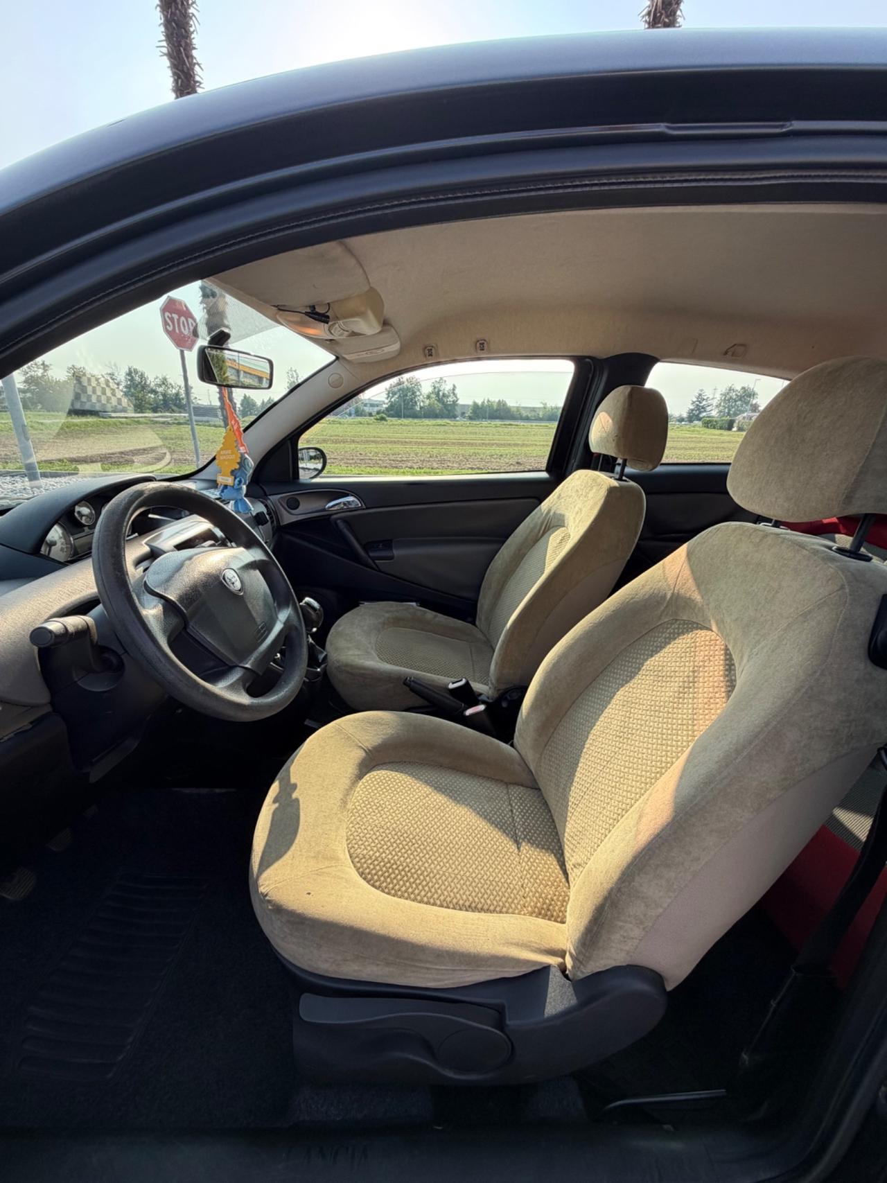 Lancia Ypsilon 1.2 16V Oro