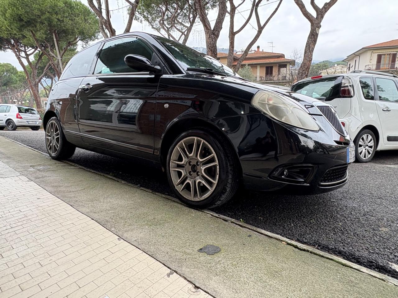 Lancia Ypsilon 1.3 MJT 105 CV Sport MomoDesign