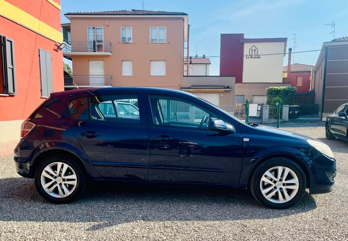 Opel Astra 1.7 CDTI 125CV 5 porte