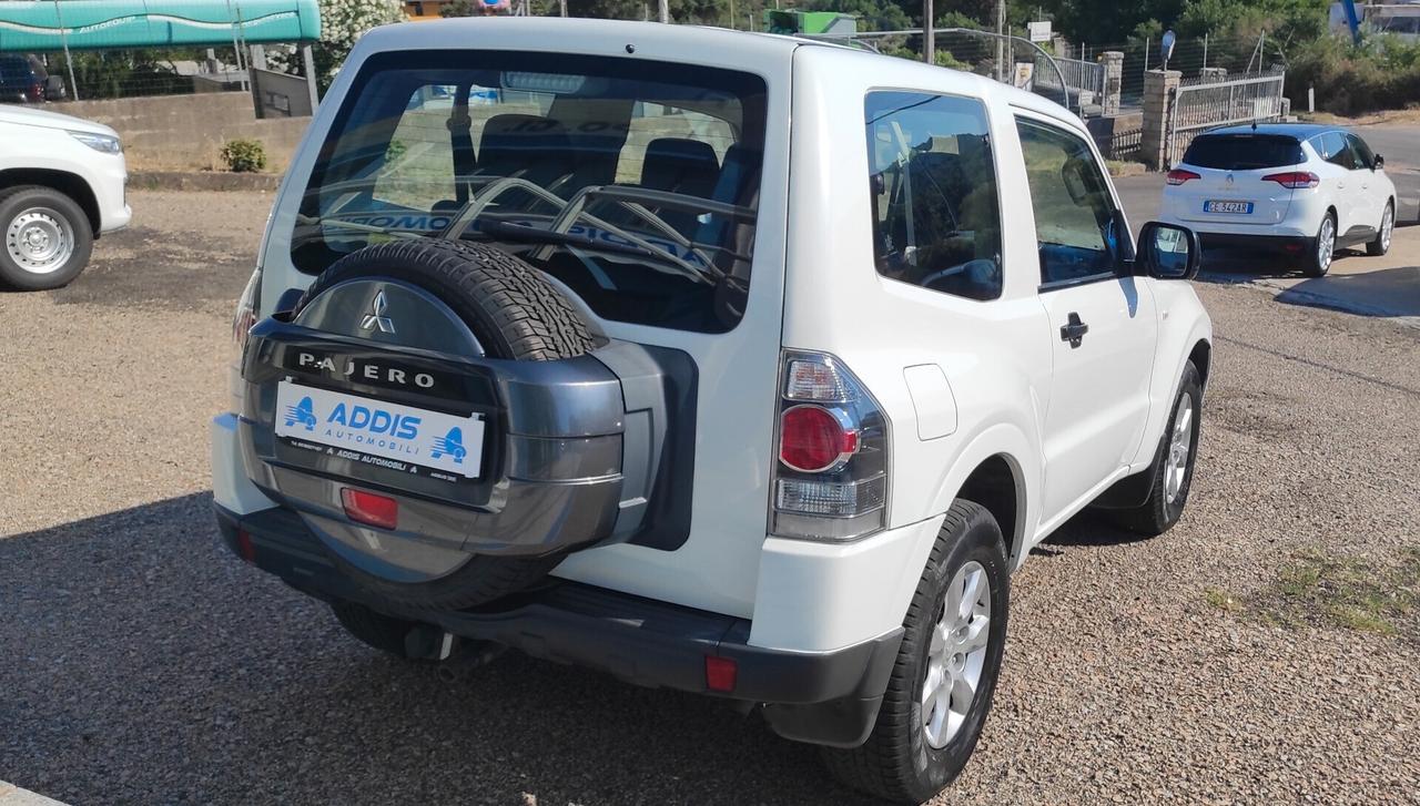 Mitsubishi Pajero 3.2 DI-D 16V aut. 3p. Invite DPF
