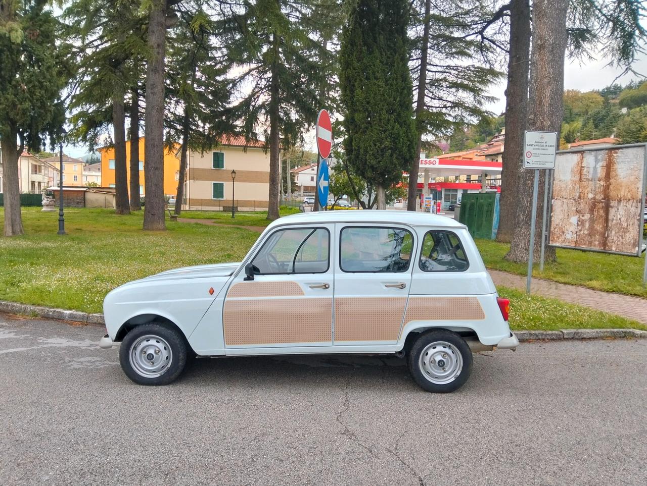 RENAULT 4