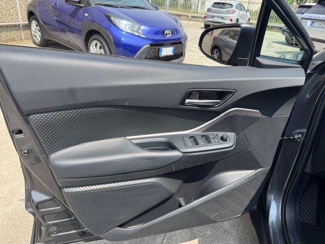 TOYOTA C-HR 1.8 Hybrid E-CVT Business