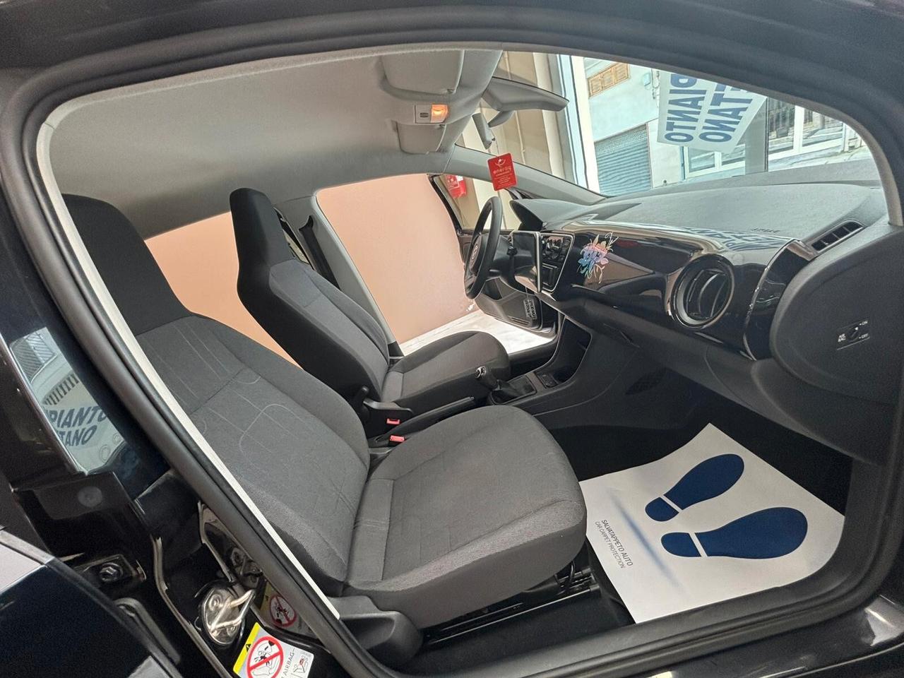 Volkswagen up! 1.0 METANO **64.000 KM ***