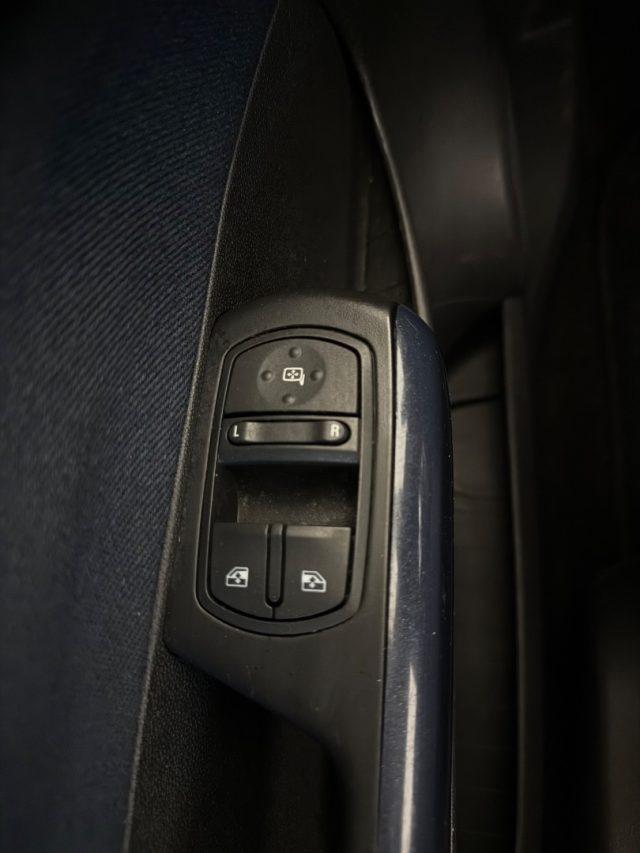 OPEL Corsa 1.2 5 porte .Cosmo