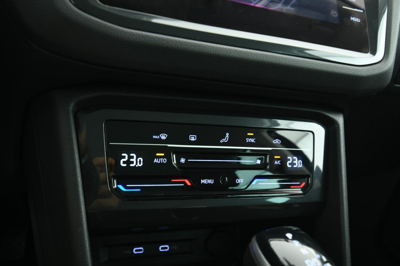 VOLKSWAGEN Tiguan 2.0 tdi Elegance 150cv dsg CAMERA+ACC+APP CONNECT