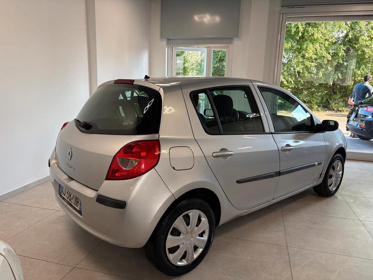 Renault Clio Storia 1.2 16V 5 porte Dynamique
