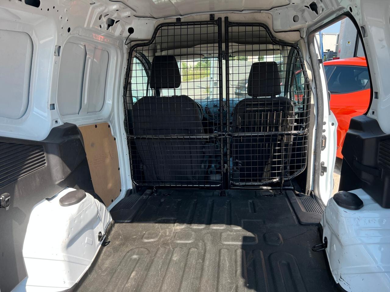 Ford Tourneo Courier 1.5 TDCI 75 CV Plus / OK NEOPATENTATI