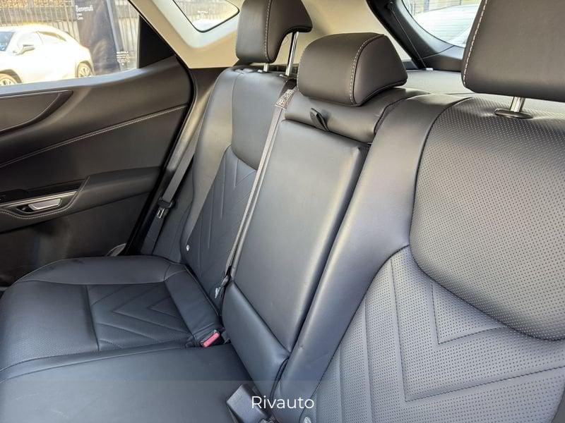 Lexus NX Hybrid Luxury 4WD