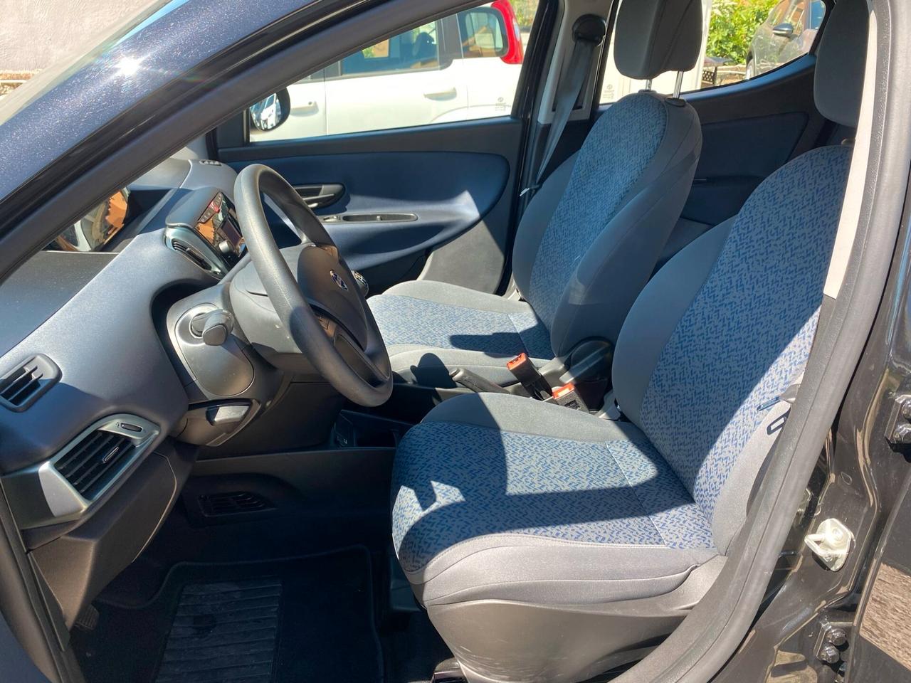 Lancia Ypsilon 1.0 Hybrid Ok Neop.