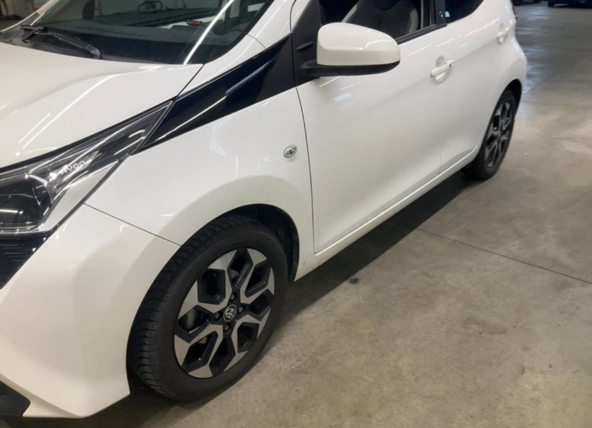 Toyota Aygo Connect 1.0 VVT-i 72 CV 5 porte x-clusiv MMT