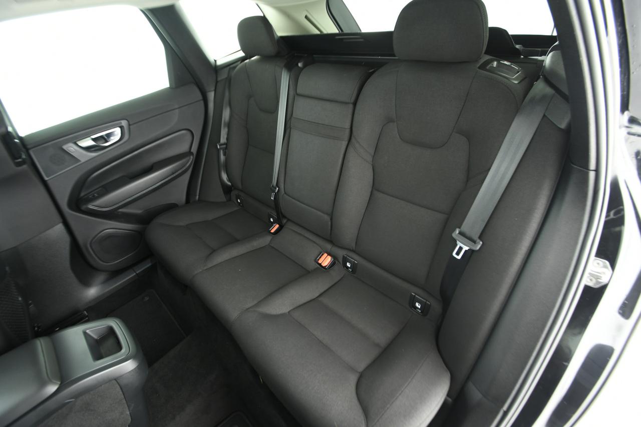 VOLVO XC60 2.0 b4 Momentum Pro awd auto CAMERA+C18"