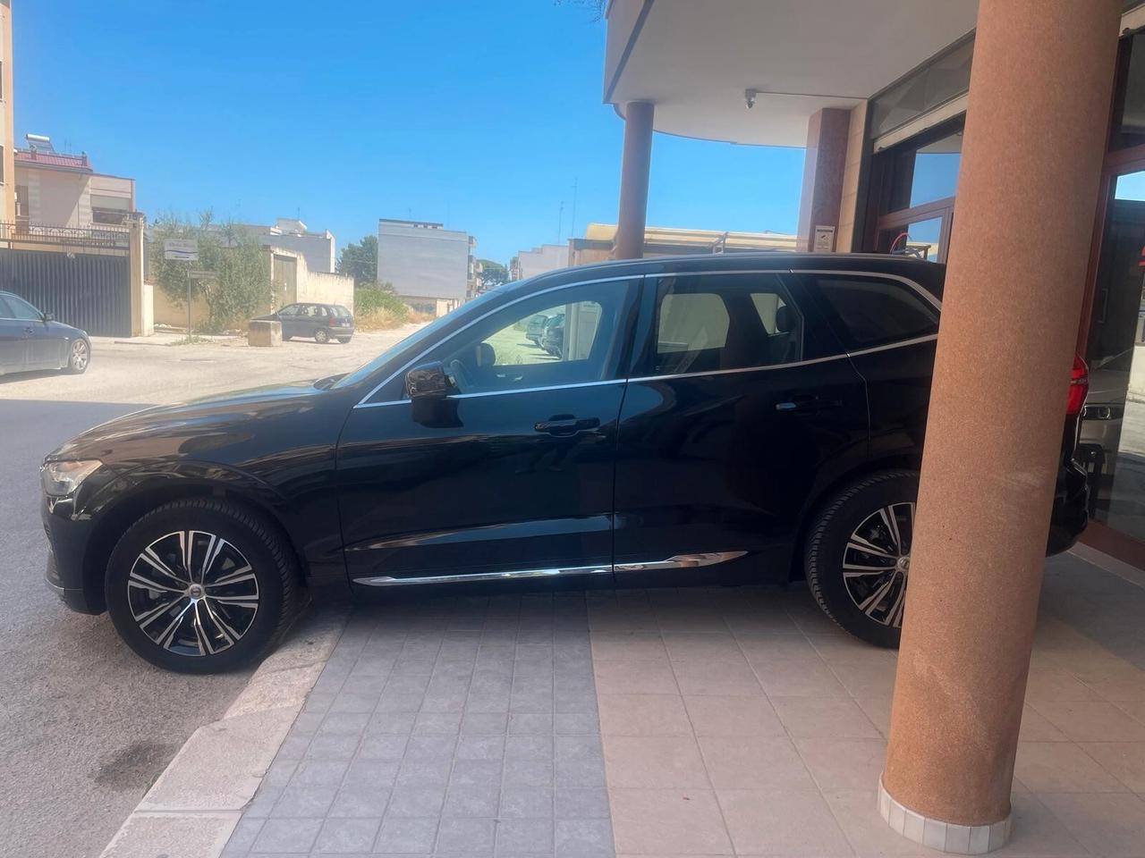Volvo XC60 B4 (d) 197cv automatico INSCRIPTION PELLE NAVY LED 19