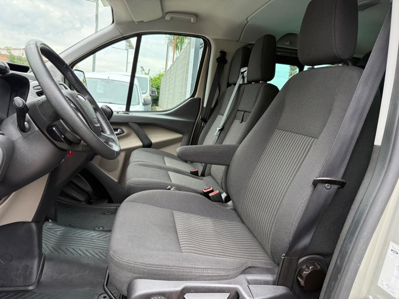 Ford Transit Custom 2.2 Diesel 6 posti passo lungo