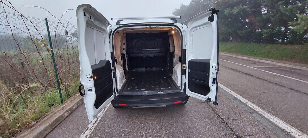 DOBLO" MAXI CARGO 3 POSTI 1,4 T-JET 120 CV METANO DI SERIE POCHI KM PARI AL NUOVO FULL FULL