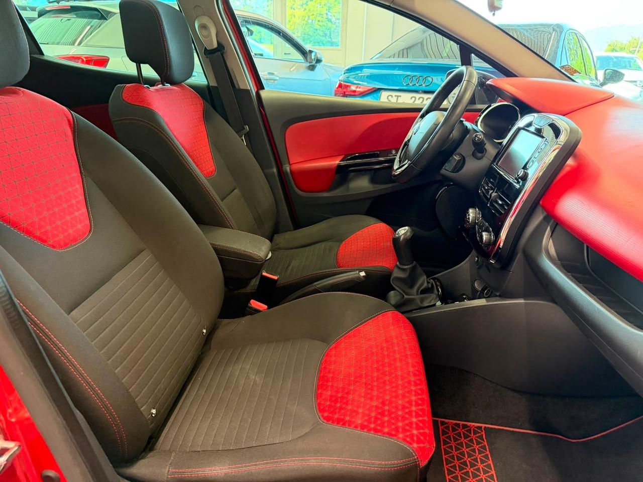 Renault Clio FULL OPTIONAL TETTO PANORAMICO 6690€