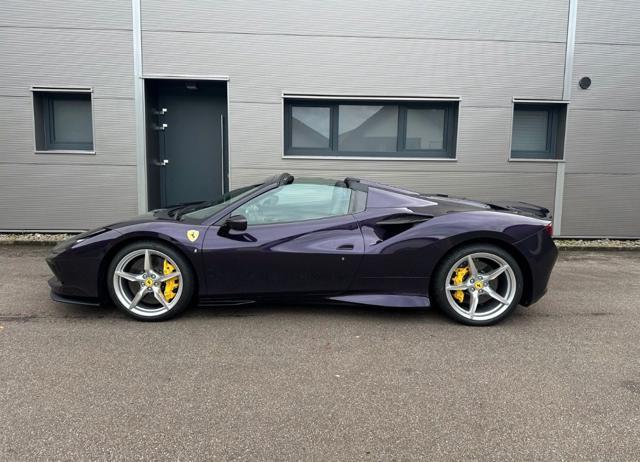 FERRARI F8 Spider "SPEDIZIONE SU RICHIESTA IN TUTTO IL MONDO"