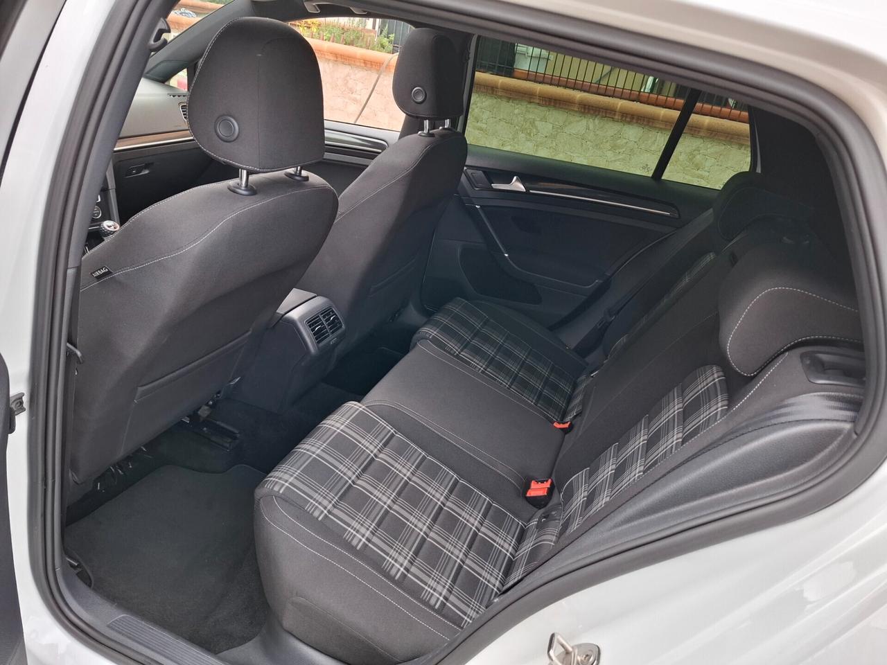 Volkswagen Golf - 2.0 TDI GTD PANO