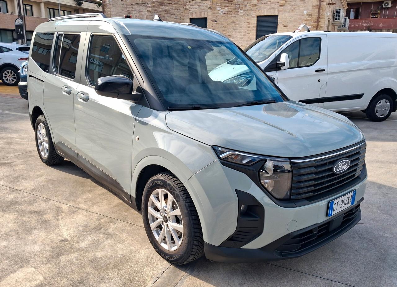 Ford Tourneo Courier 1.0 EcoBoost Titanium