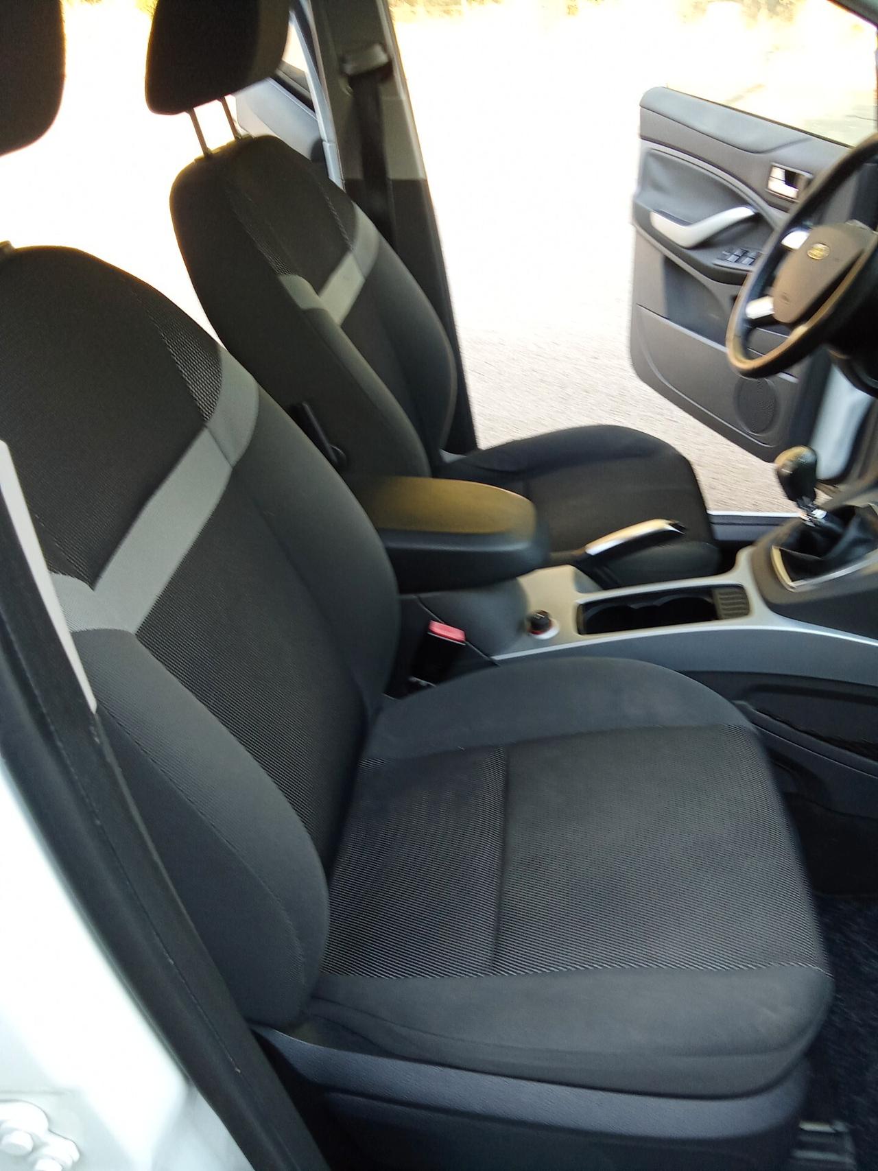 Ford Kuga 2.0 TDCi 140 CV 012