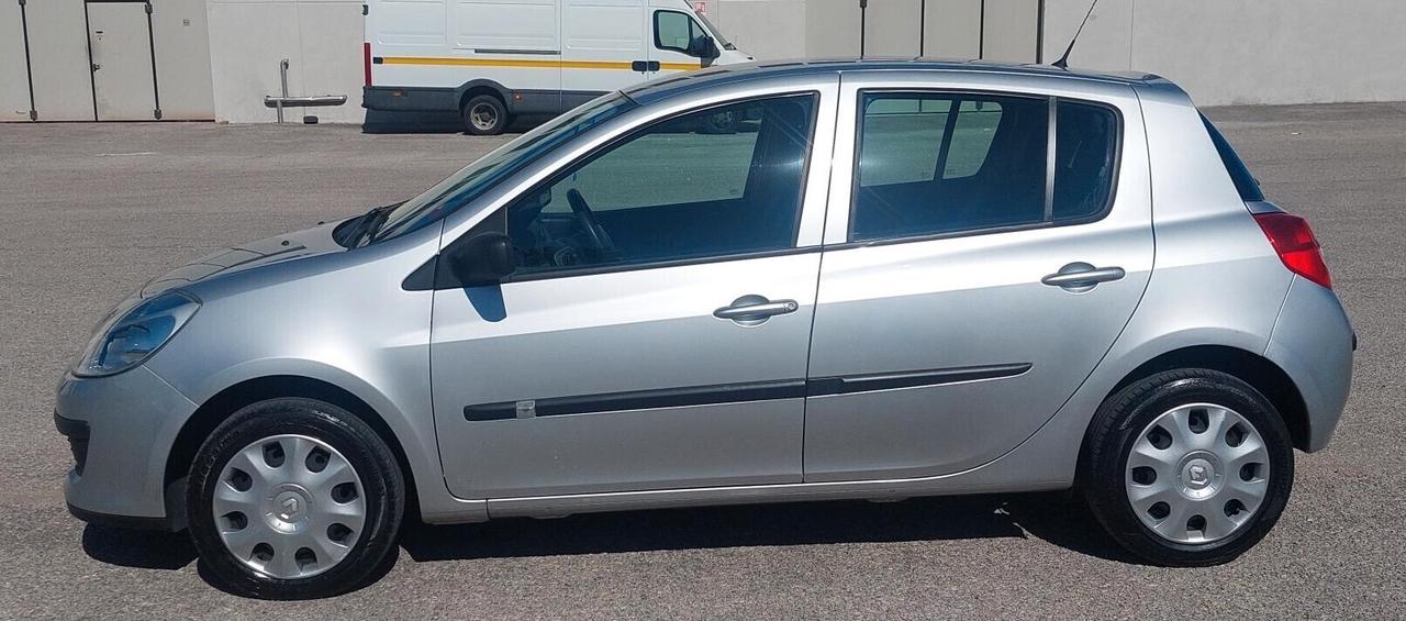 RENAULT CLIO 1.2 -PARI AL NUOVO-NEOPATENTATI