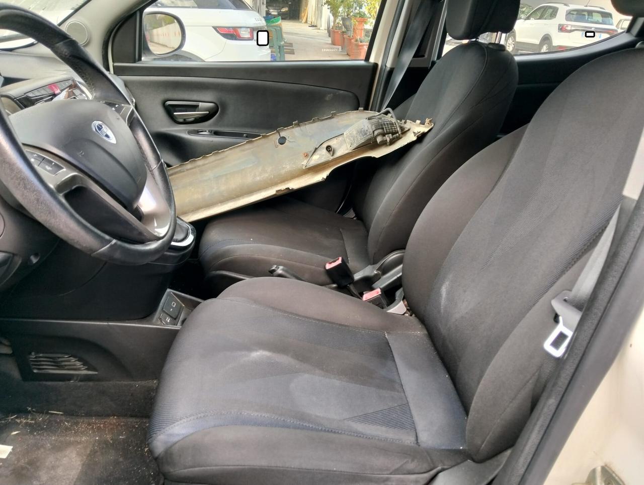 Lancia Ypsilon 1.2 69 CV 5 porte GPL 2019 SINISTRATA