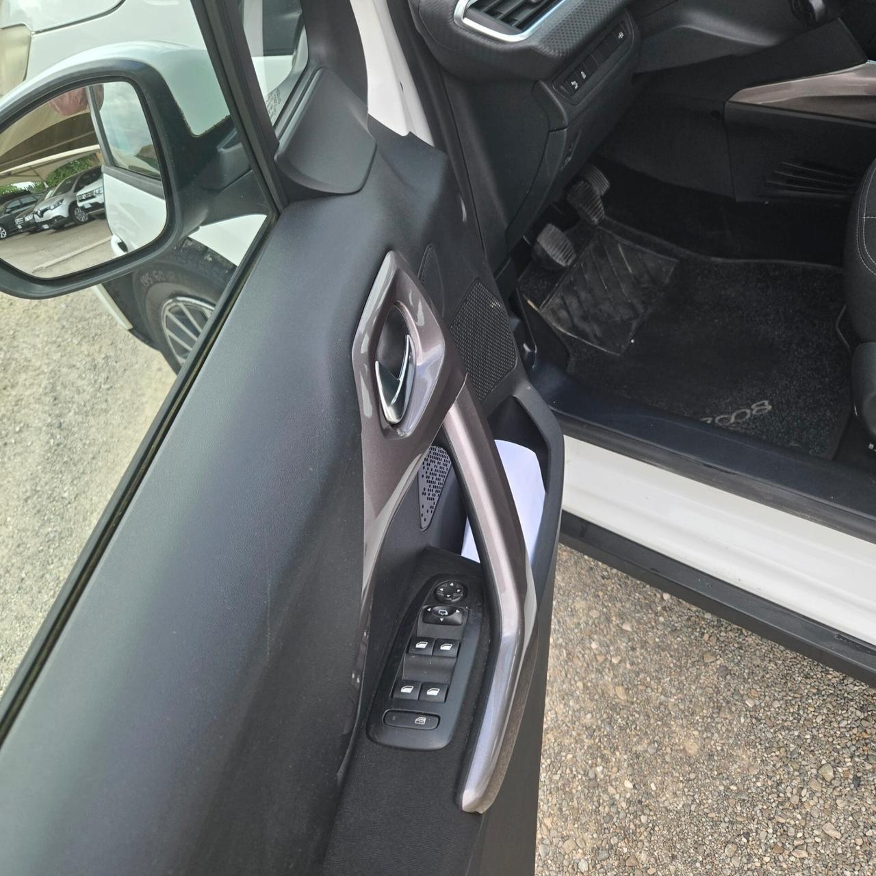 Peugeot 2008 1.2 VTi 82CV Access