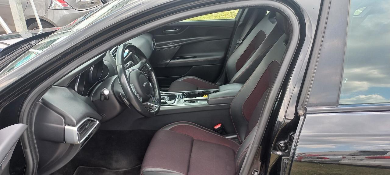 Jaguar XE 2.0 D Turbo 180 CV AWD aut. R-Sport