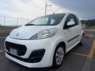 Peugeot 107 CON CAMBIO AUTOMATICO NEOPATENTATI