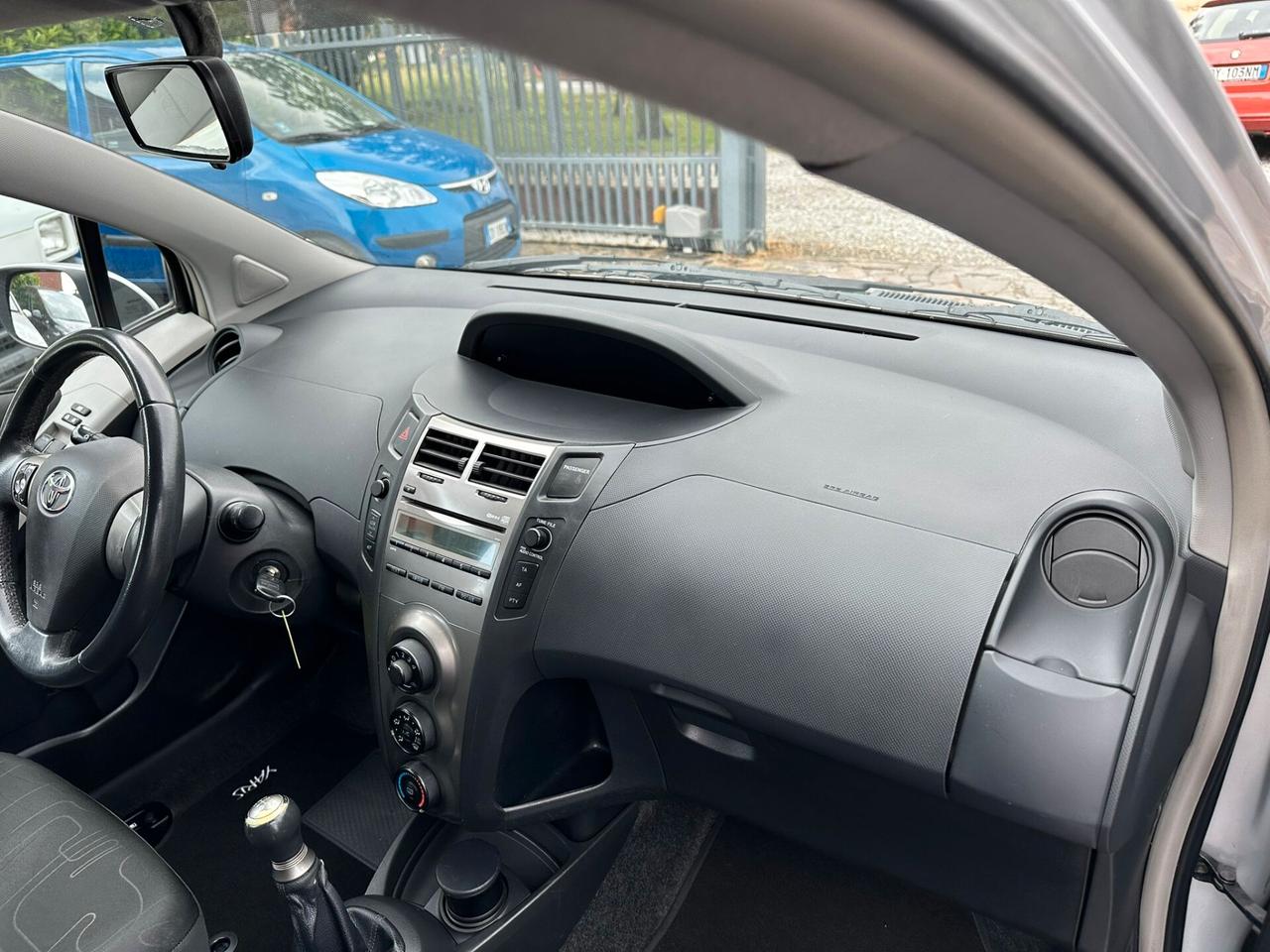 Toyota Yaris 1.0 5 porte Luxury pack