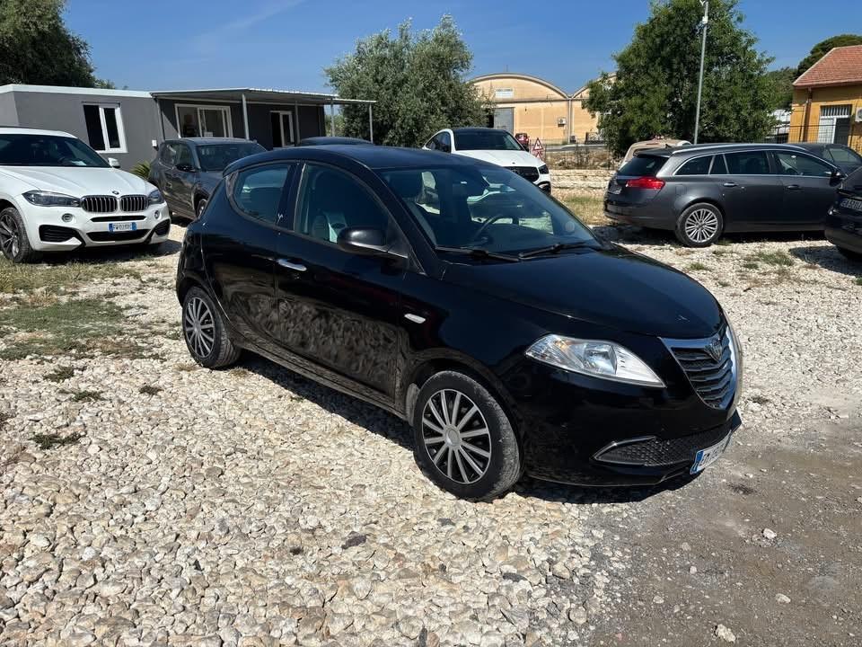 Lancia Ypsilon 1.2 69 CV Unyca